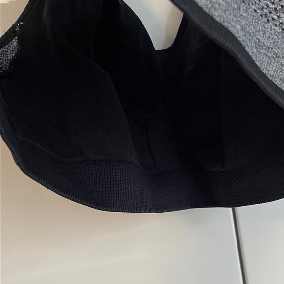 New Balance Strappy Women's Sports Bra, Size M - Picture 6 of 6